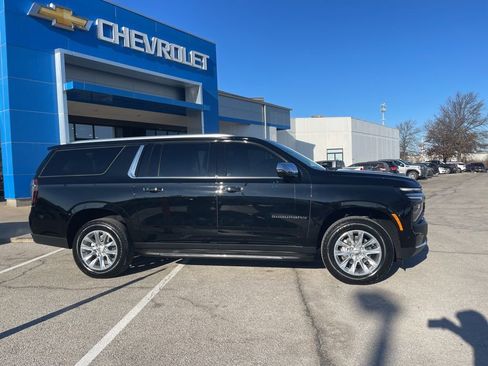 New 2026 Chevrolet Suburban Premier AWD/4WD image 2