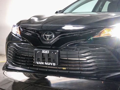 Used 2020 Toyota Camry LE FWD image 8