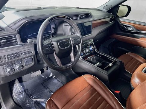 Used 2023 GMC Yukon XL Denali Ultimate AWD/4WD image 9