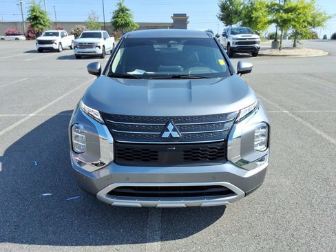Used 2022 Mitsubishi Outlander SE FWD image 2
