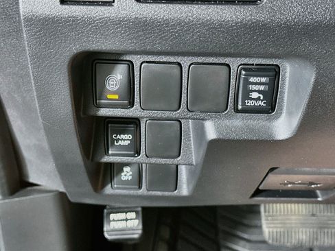 Used 2022 Nissan Frontier SV RWD image 17