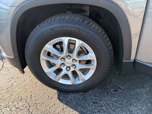 Used 2018 Chevrolet Traverse LT image 25