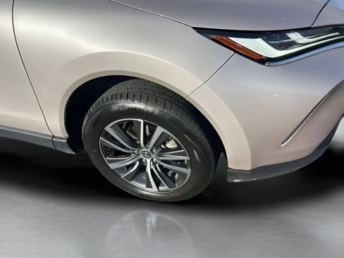 Used 2024 Toyota Venza LE image 12