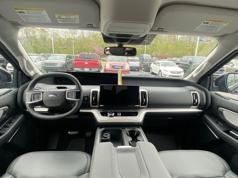 New 2026 Ford Expedition Active image 25