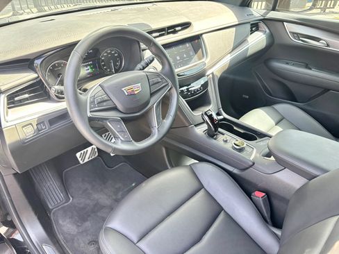 Used 2025 Cadillac XT5 Luxury FWD image 11