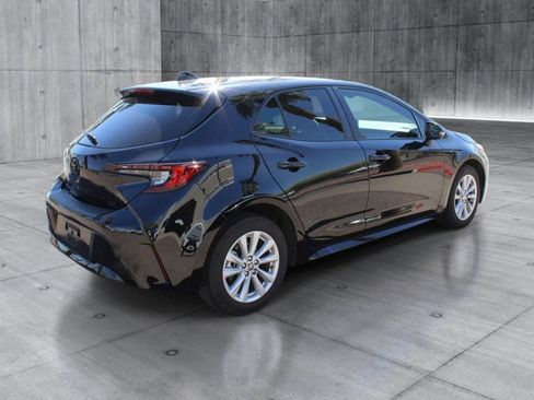 Used 2025 Toyota Corolla SE image 6