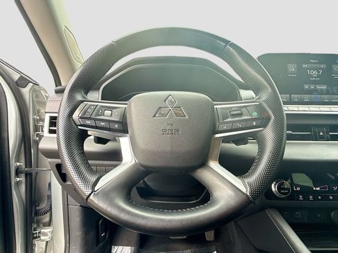 Used 2024 Mitsubishi Outlander SE FWD image 11