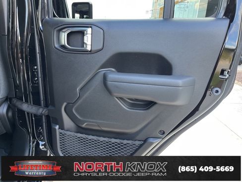 New 2025 Jeep Gladiator Rubicon w/ Convenience Group image 22