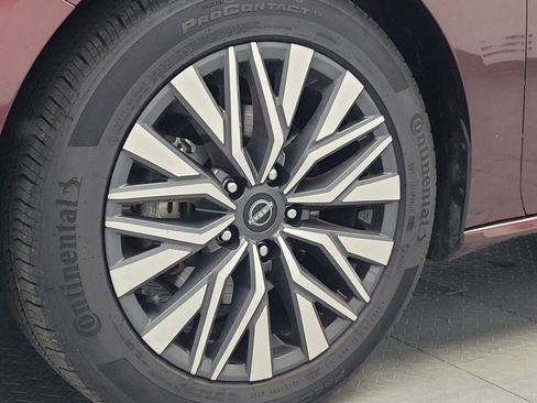 Used 2024 Nissan Altima 2.5 SV FWD image 31
