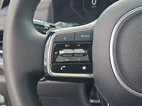Used 2025 Kia Carnival SX Prestige FWD image 28
