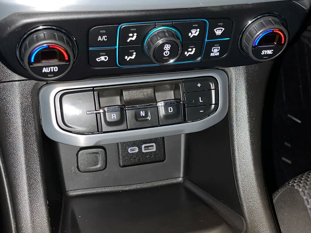 Used 2021 GMC Acadia SLE w/ LPO, Floor Liner Package AWD/4WD image 19