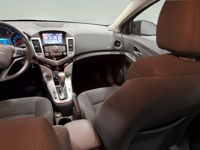 Used 2016 Chevrolet Cruze LT w/ Technology Package FWD image 24
