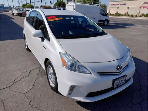 Used 2014 Toyota Prius V Two image 4