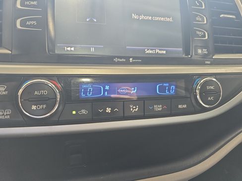 Used 2015 Toyota Highlander XLE FWD image 23
