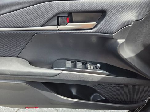 Used 2025 Toyota Camry SE w/ Convenience Package image 27