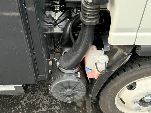 New 2024 Chevrolet Low Cab Forward image 5