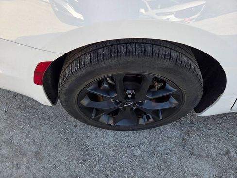 Used 2025 Chrysler Pacifica Limited FWD image 14