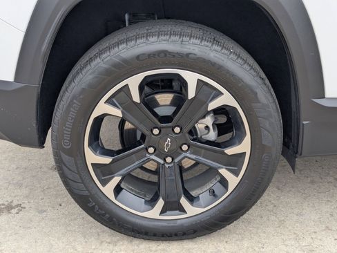 Certified 2025 Chevrolet Equinox LT w/ Safety and Technology Package image 11