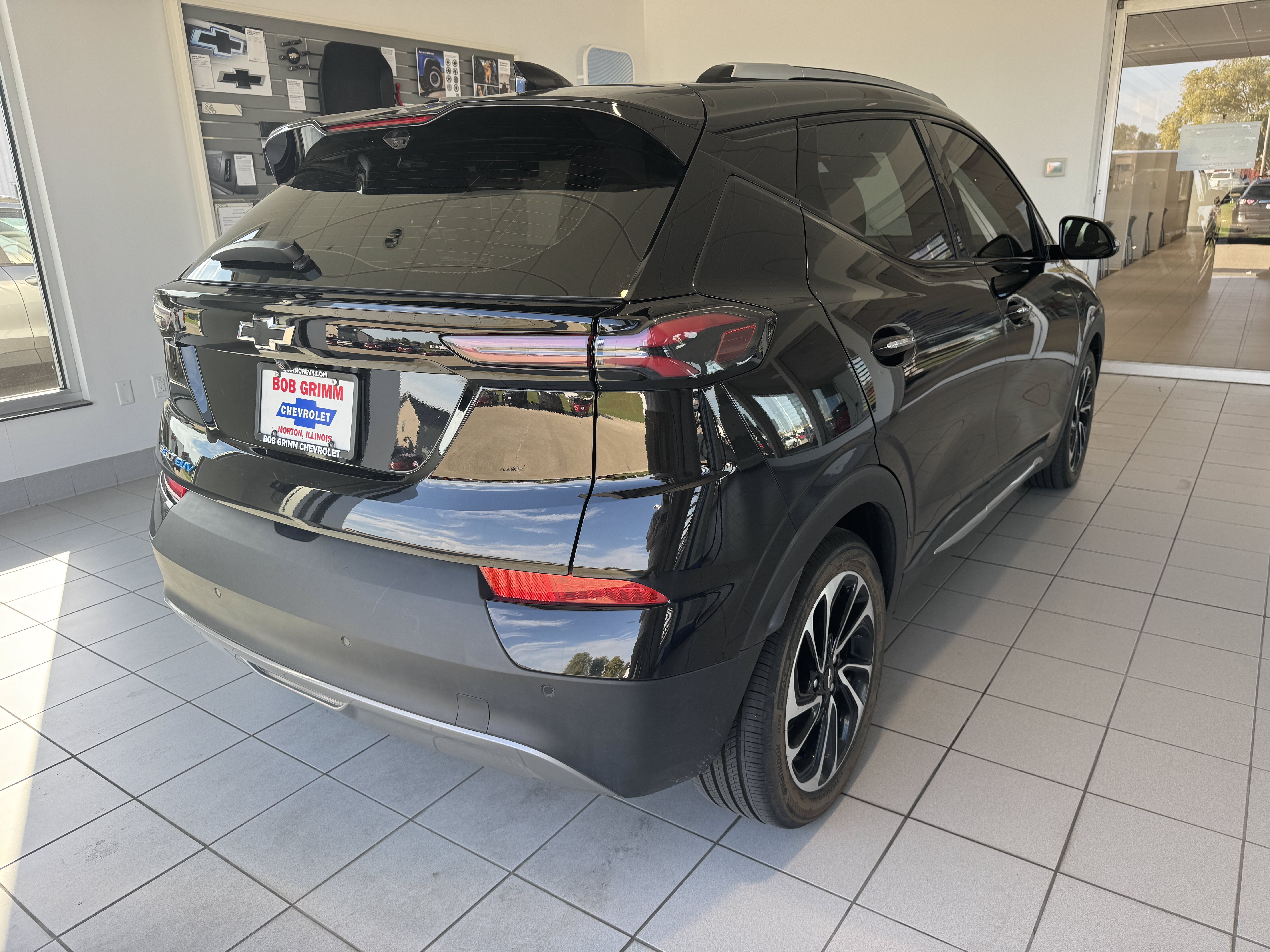 Used 2022 Chevrolet Bolt EUV Premier w/ Super Cruise Package FWD image 7