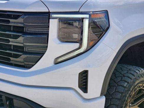 Used 2023 GMC Sierra 1500 Elevation image 9