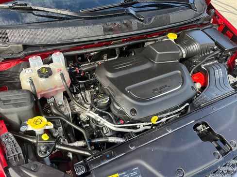 Used 2025 Chrysler Pacifica Select image 9