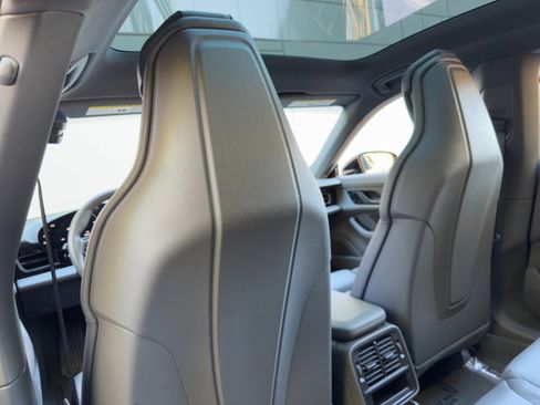 Used 2020 Porsche Taycan 4S image 36