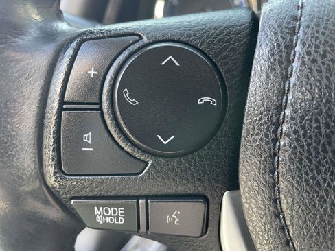 Used 2019 Toyota Corolla SE image 18