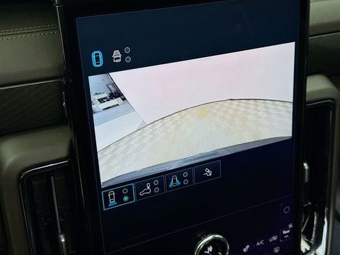 Used 2025 GMC Yukon AT4 w/ AT4 Premium Package image 16