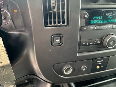 Used 2017 Chevrolet Express 2500 image 19