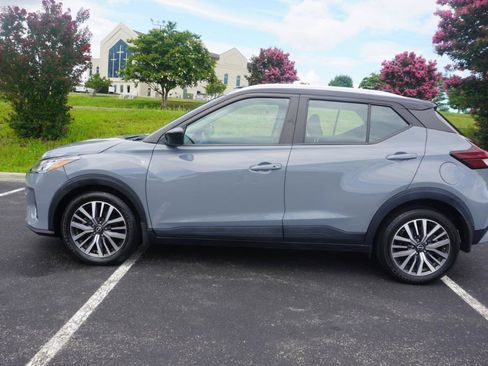 Used 2023 Nissan Kicks SV FWD image 4