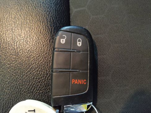 Used 2020 Jeep Compass Latitude FWD image 32