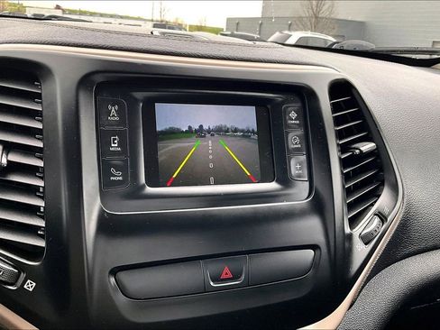 Used 2017 Jeep Cherokee Latitude image 15