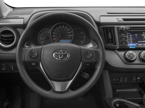 Used 2016 Toyota RAV4 LE FWD image 4