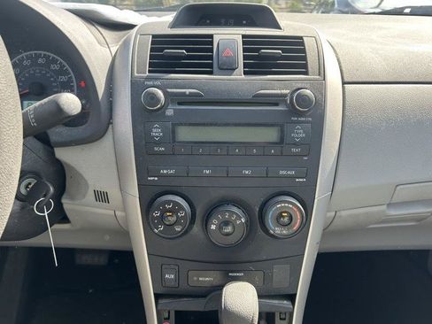 Used 2013 Toyota Corolla L FWD image 12
