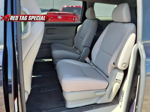 Used 2018 Kia Sedona LX FWD image 11