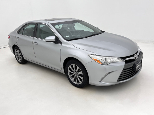 Used 2015 Toyota Camry XLE w/ Moonroof Package FWD image 2