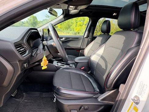 Used 2023 Ford Escape ST-Line w/ Tech Pack #1 AWD/4WD image 9