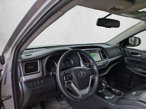 Certified 2016 Toyota Highlander XLE AWD/4WD image 9