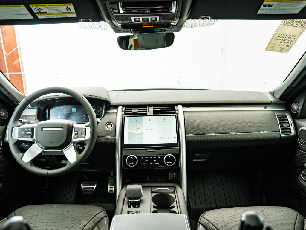 New 2026 Land Rover Discovery Limited Edition AWD/4WD image 4
