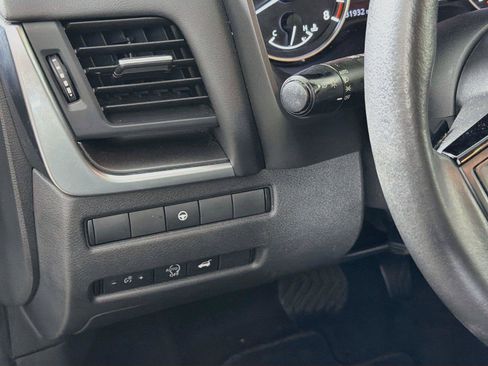 Used 2023 Nissan Rogue SV AWD/4WD image 17