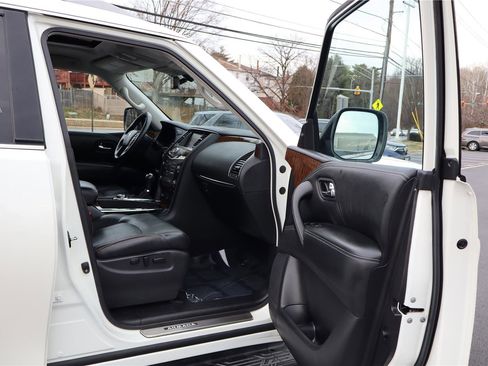 Used 2018 Nissan Armada Platinum w/ Interior Lighting Package image 27