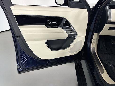 Used 2023 Land Rover Range Rover Long Wheelbase SE image 21