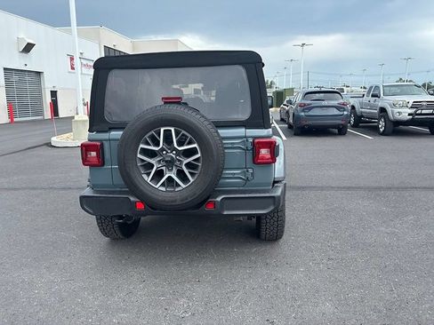 Used 2024 Jeep Wrangler Unlimited Sahara w/ Technology Group AWD/4WD image 11
