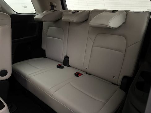 New 2026 Nissan Pathfinder SL w/ SL Premium Package FWD image 17