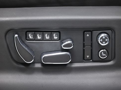 Used 2020 Bentley Bentayga Plug-In Hybrid AWD/4WD image 96