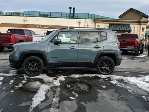 Used 2018 Jeep Renegade Altitude w/ UConnect 8.4 Nav Group image 5