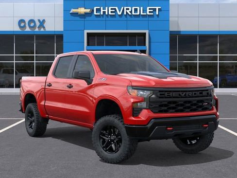 New 2025 Chevrolet Silverado 1500 Custom Trail Boss w/ LPO, Dark Essentials Package AWD/4WD image 7