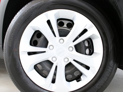 Used 2024 Chevrolet Trax LS FWD image 32