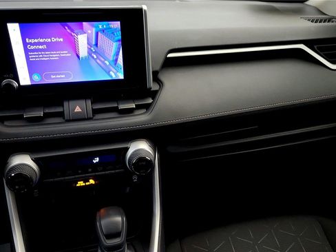 Certified 2025 Toyota RAV4 XLE AWD/4WD image 29