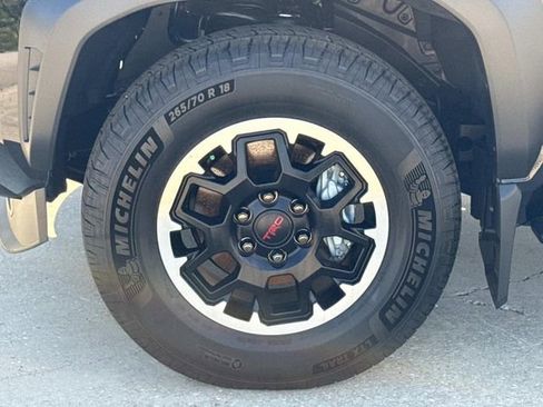 Used 2025 Toyota 4Runner TRD Off-Road Premium AWD/4WD image 5